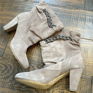 Cosmopolitan beige suede booties women’s 10